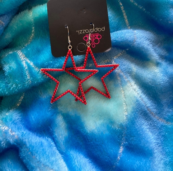 Red star 💫 earrings
